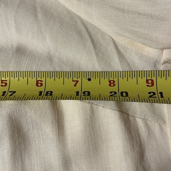 Torrid off white blouse, tuck and lace bodice, sz 00 - Picture 4 of 7